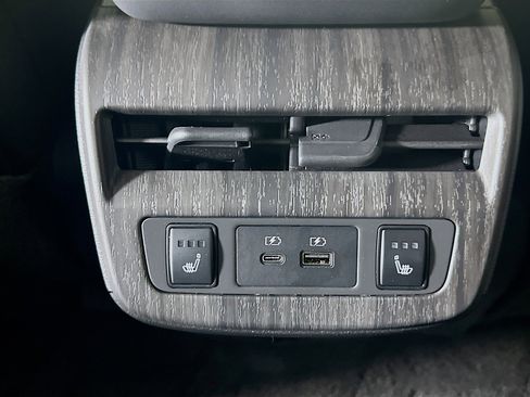 Used 2024 Nissan Ariya AWD image 28