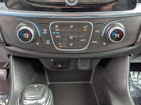 Used 2018 Chevrolet Traverse LT image 27