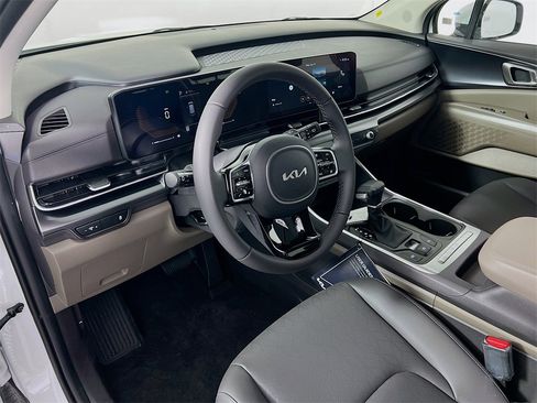 New 2026 Kia Carnival LXS image 9