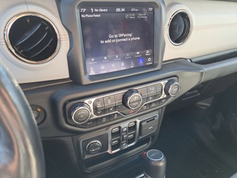 Used 2022 Jeep Gladiator Overland image 16