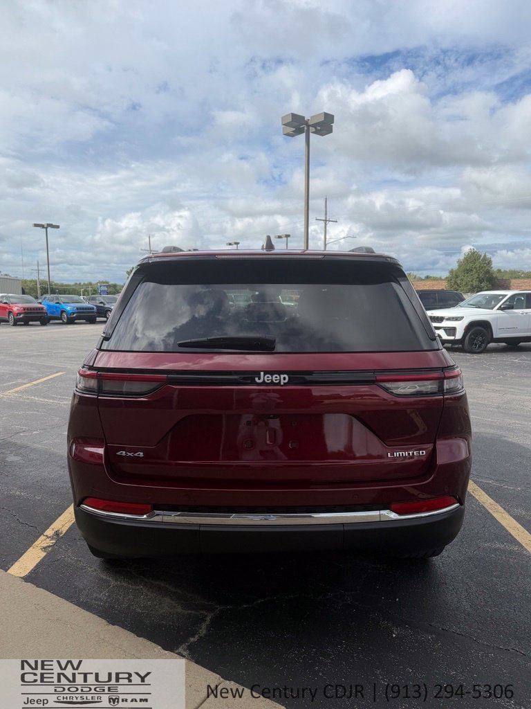 Used 2024 Jeep Grand Cherokee Limited AWD/4WD image 4