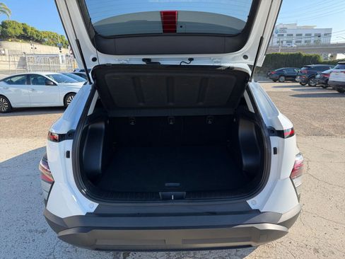 Used 2025 Hyundai Kona SEL image 31