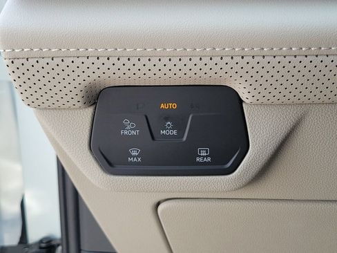 Certified 2026 Volkswagen Atlas SE FWD image 28
