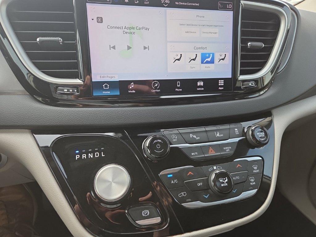 Used 2024 Chrysler Pacifica Touring-L FWD image 19