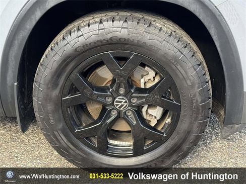 Certified 2025 Volkswagen Atlas Peak Edition SE image 7