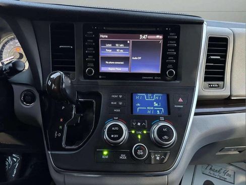 Used 2018 Toyota Sienna image 22