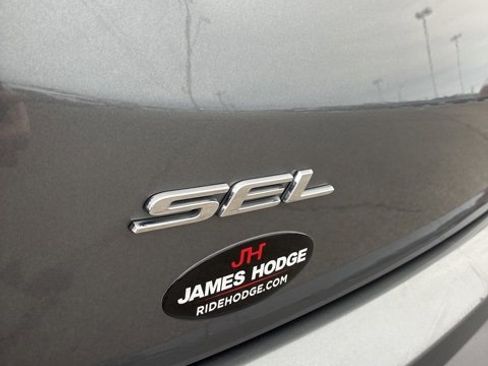 Used 2024 Ford Edge SEL image 9