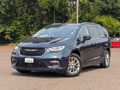 Used 2021 Chrysler Pacifica Touring-L w/ Uconnect Theater Family Group