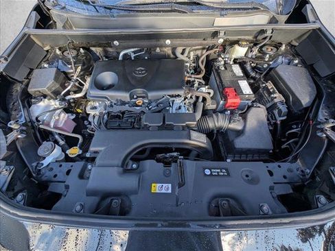 Used 2021 Toyota RAV4 XLE Premium image 19