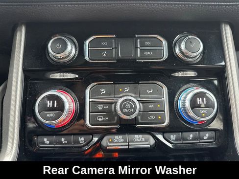 Used 2022 GMC Yukon Denali w/ Denali Premium Package image 28