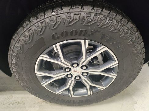 New 2026 GMC Acadia AT4 w/ Super Cruise Package image 4