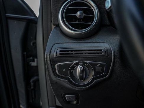 Used 2021 Mercedes-Benz GLC 300 w/ Premium Package image 26