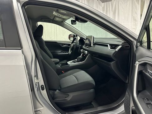 Used 2025 Toyota RAV4 XLE AWD/4WD image 57