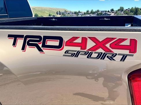 Used 2017 Toyota Tacoma TRD Sport AWD/4WD image 24