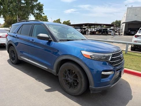 Used 2020 Ford Explorer XLT w/ Equipment Group 202A RWD image 2