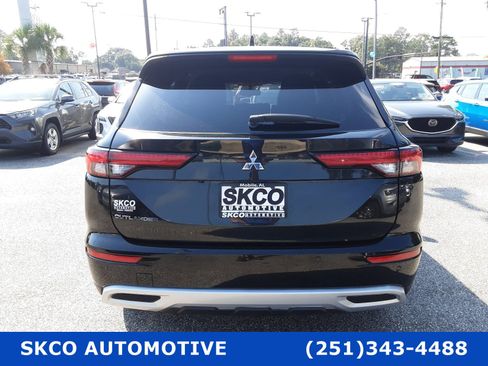 Used 2023 Mitsubishi Outlander SE Black Edition image 4