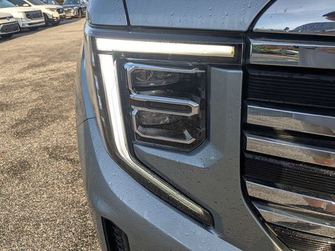 Used 2025 GMC Sierra 1500 SLT RWD image 10
