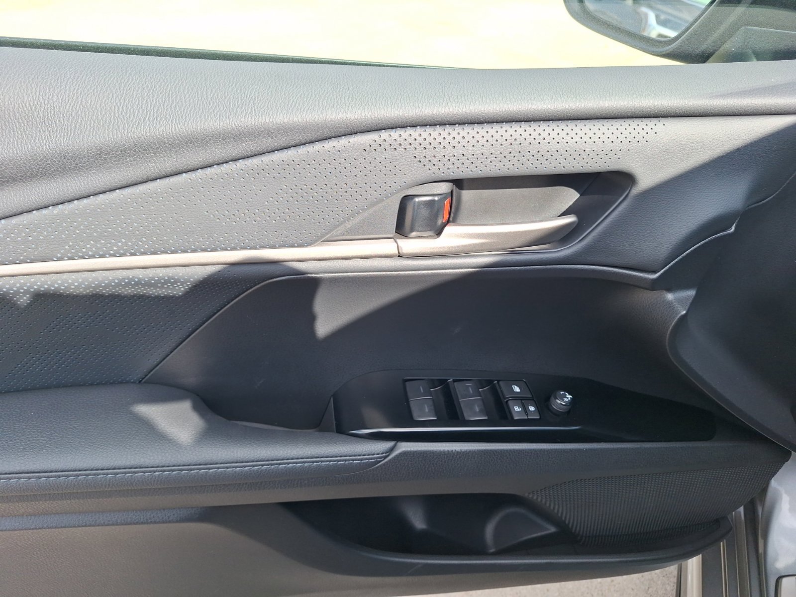 Used 2025 Toyota Camry XSE FWD image 17