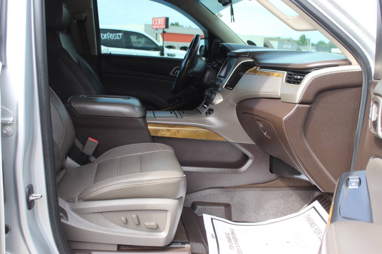 Used 2017 GMC Yukon XL Denali AWD/4WD image 9