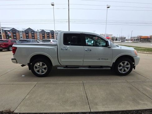 Used 2013 Nissan Titan SL w/ DVD Pkg image 7
