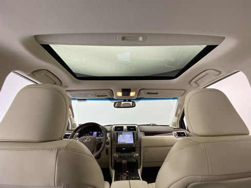 Used 2019 Lexus GX 460 Premium w/ Premium Package image 18