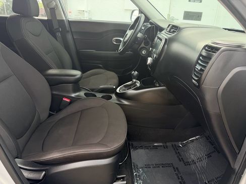 Used 2018 Kia Soul w/ Convenience Package image 16