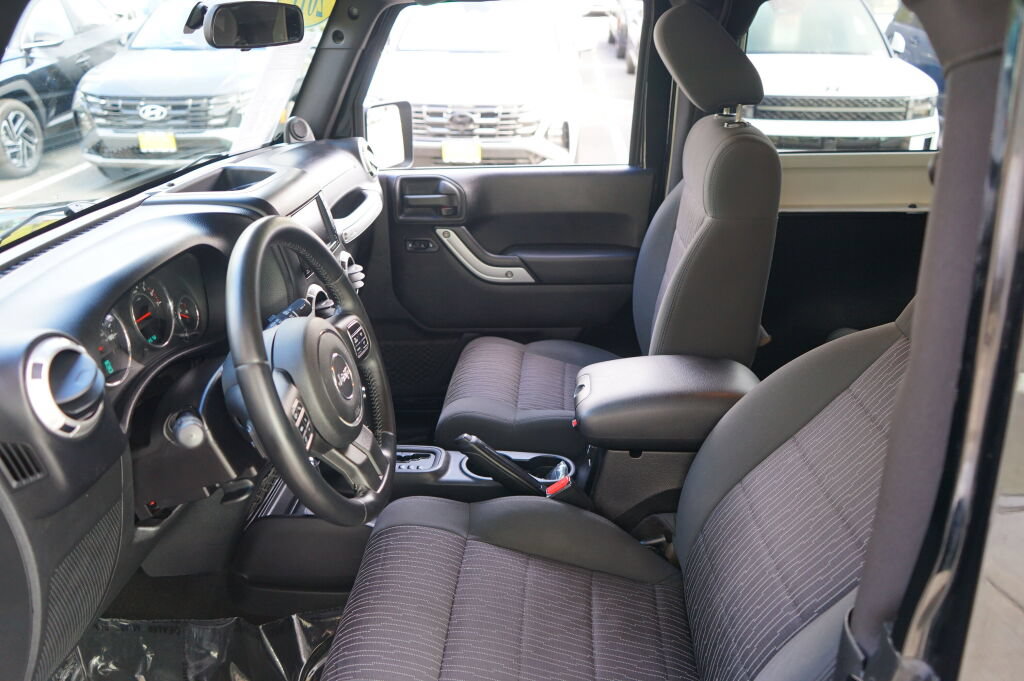 Used 2011 Jeep Wrangler Sahara w/ Connectivity Group AWD/4WD image 20