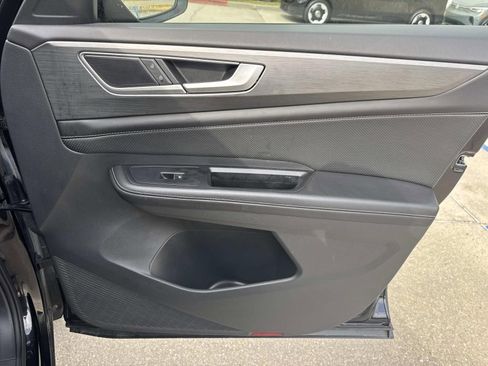 Used 2024 Volkswagen Atlas Cross Sport SE image 13