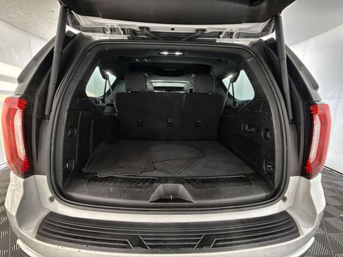 Used 2022 GMC Yukon XL SLT w/ SLT Premium Package image 27