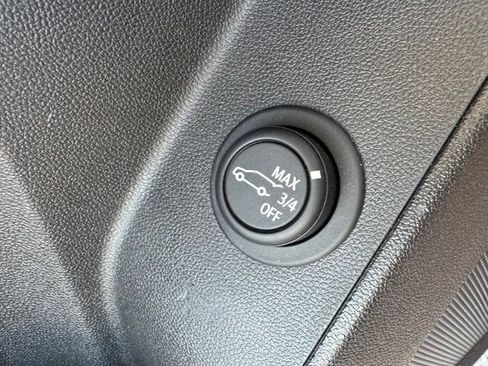 Used 2023 Chevrolet Equinox LT FWD image 17