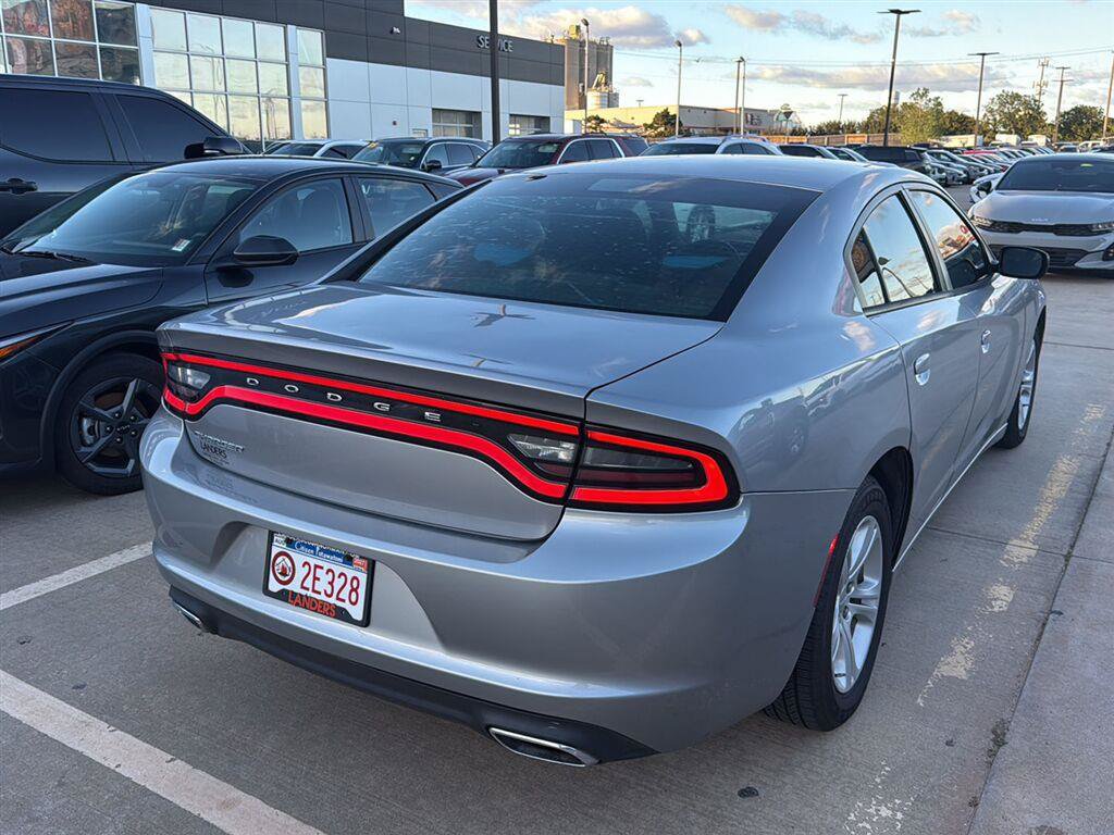 Used 2017 Dodge Charger SE RWD image 9