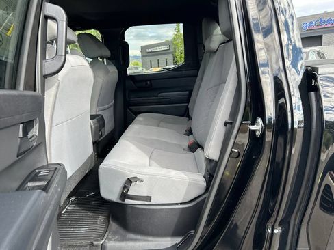 Used 2025 Toyota Tacoma SR5 AWD/4WD image 18