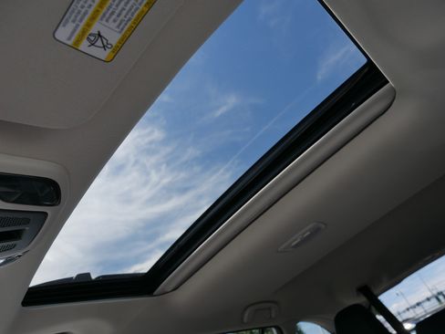 Used 2025 Subaru Outback Onyx Edition AWD/4WD image 32