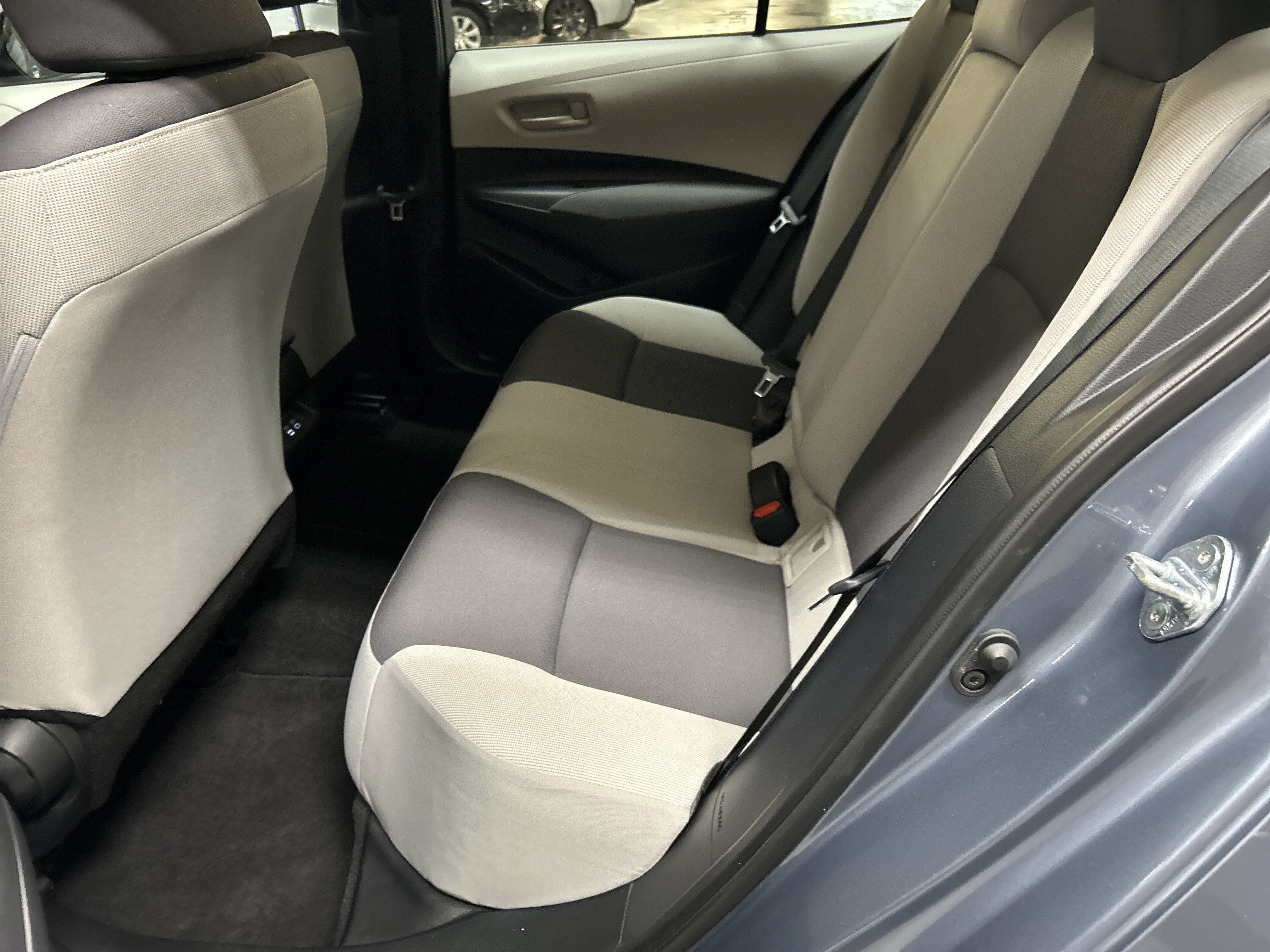 Used 2025 Toyota Corolla LE FWD image 30