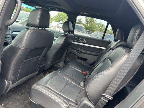 Used 2017 Ford Explorer XLT w/ Equipment Group 202A AWD/4WD image 9