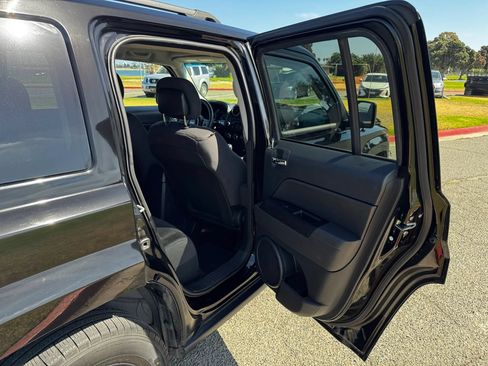 Used 2014 Jeep Patriot Sport w/ Power Value Group FWD image 23