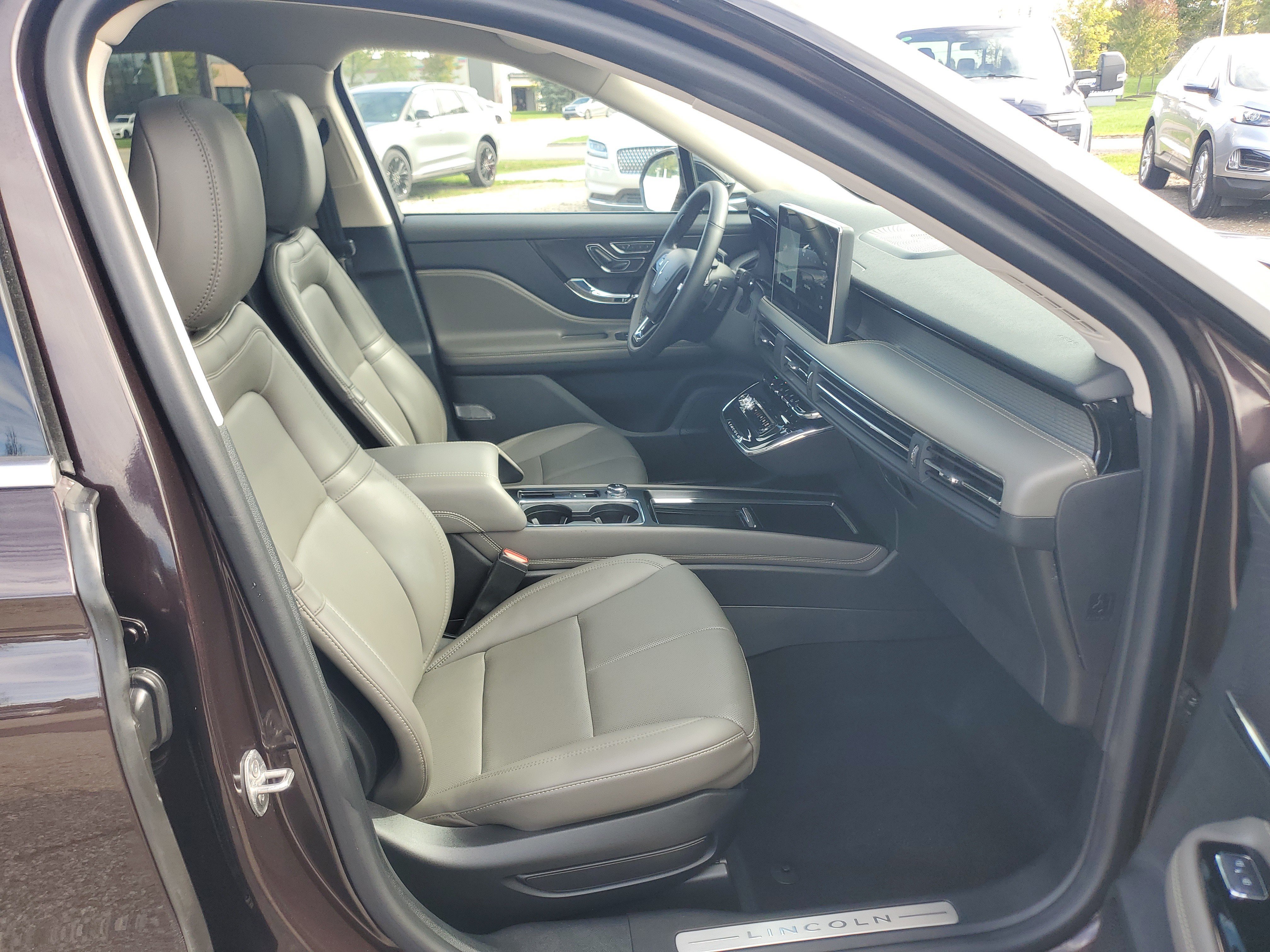 Certified 2023 Lincoln Corsair AWD w/ Equipment Group 101A image 9