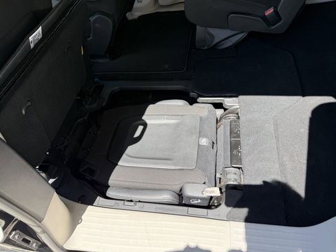 Used 2023 Chrysler Voyager LX FWD image 14