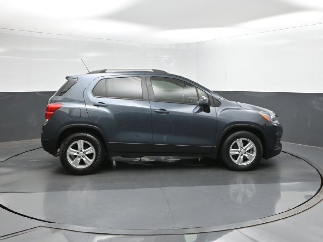 Used 2021 Chevrolet Trax LT w/ LT Convenience Package FWD image 11