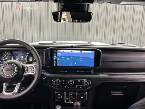 Used 2024 Jeep Wrangler High Altitude image 33