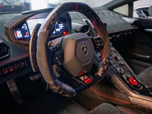 Used 2018 Lamborghini Huracan Performante image 7