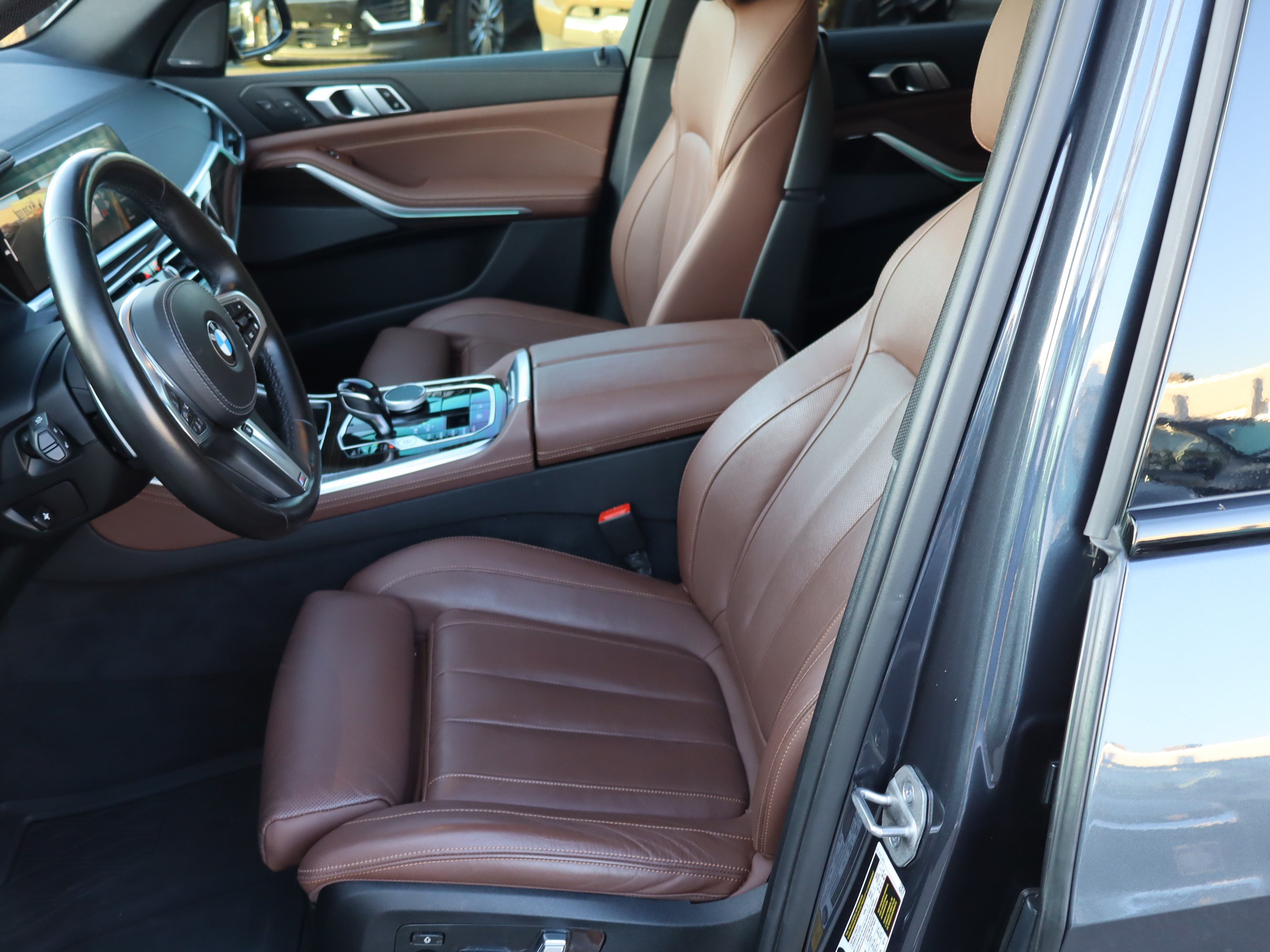 Used 2021 BMW X5 M50i AWD/4WD image 16