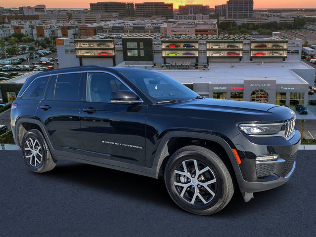 Used 2025 Jeep Grand Cherokee Limited AWD/4WD image 1
