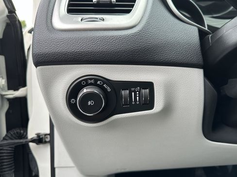 Used 2018 Jeep Compass Latitude w/ Popular Equipment Group FWD image 51