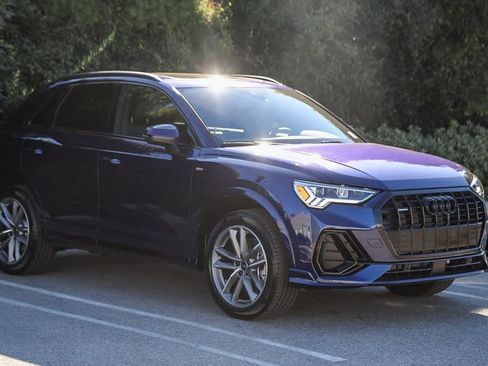 Used 2025 Audi Q3 2.0T Premium w/ Convenience Package image 3