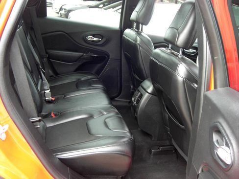 Used 2021 Jeep Cherokee Latitude Plus w/ Sun & Sound Group image 19