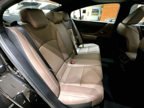 Used 2024 Lexus ES 350 w/ Premium Package image 19
