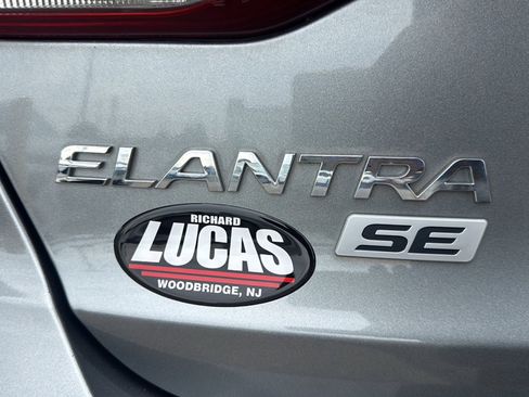 Used 2018 Hyundai Elantra SE FWD image 39
