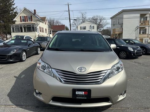 Used 2017 Toyota Sienna XLE 7-Passenger AWD image 3