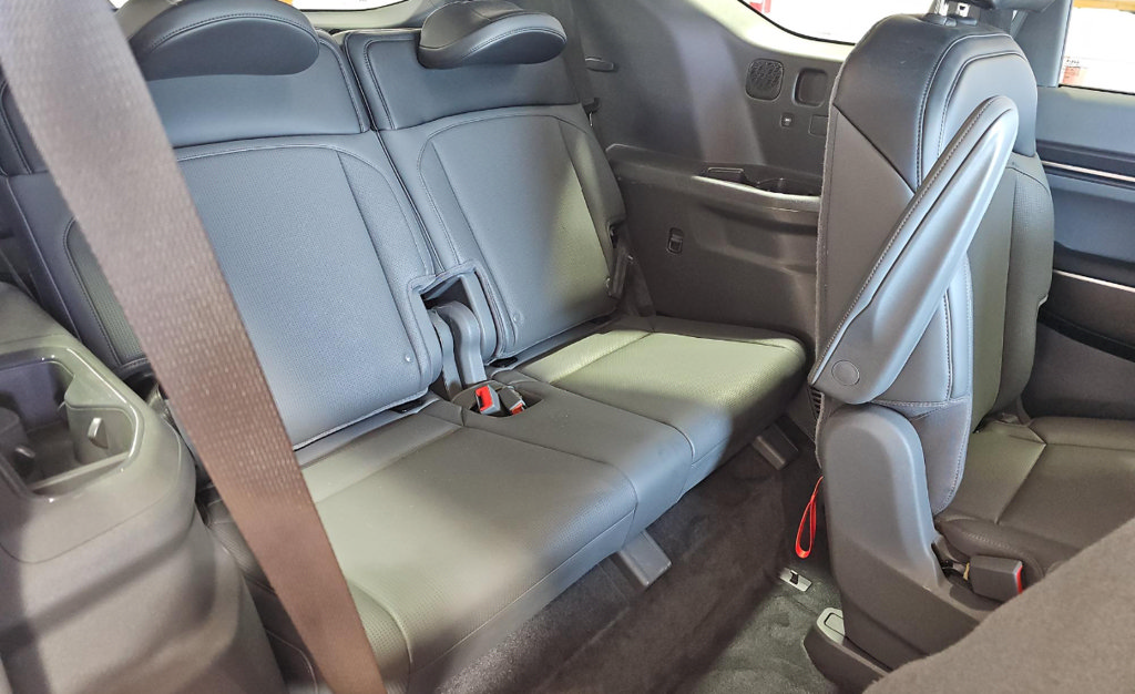 Used 2024 Kia EV9 Light Long Range RWD image 17
